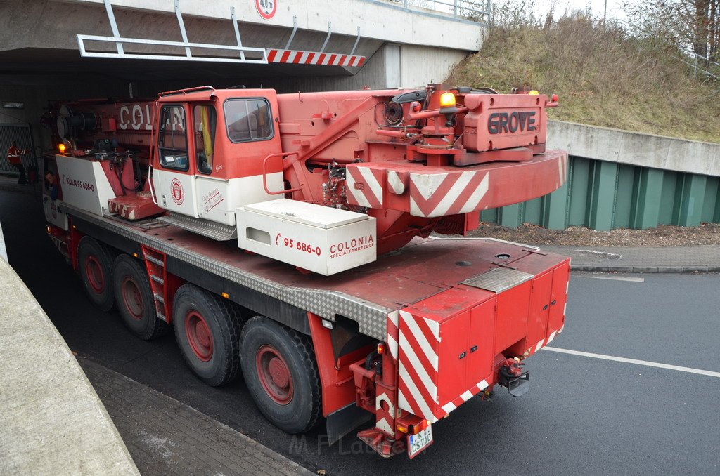 LKW umgestuerzt Niehler Hafen P089.JPG